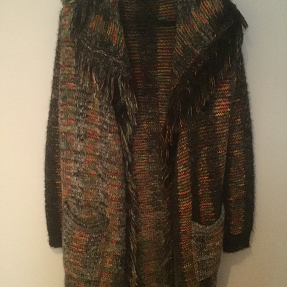 Sweater coat with edge fringes.